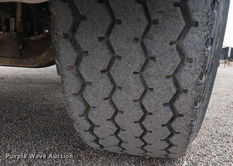 image for item EC1186 1997 Peterbilt 357 ready mix truck