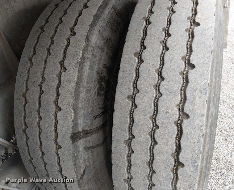 image for item EC1186 1997 Peterbilt 357 ready mix truck