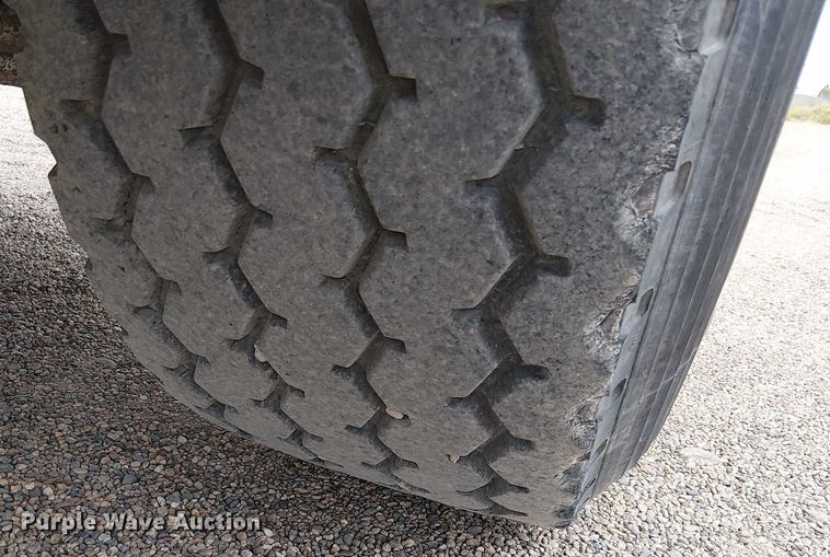 image for item EC1186 1997 Peterbilt 357 ready mix truck