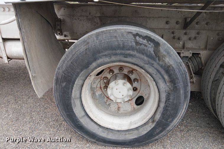 image for item EC1186 1997 Peterbilt 357 ready mix truck