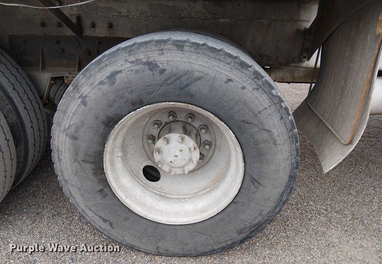 image for item EC1186 1997 Peterbilt 357 ready mix truck