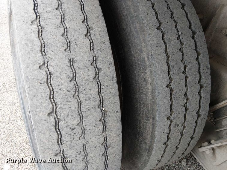 image for item EC1186 1997 Peterbilt 357 ready mix truck