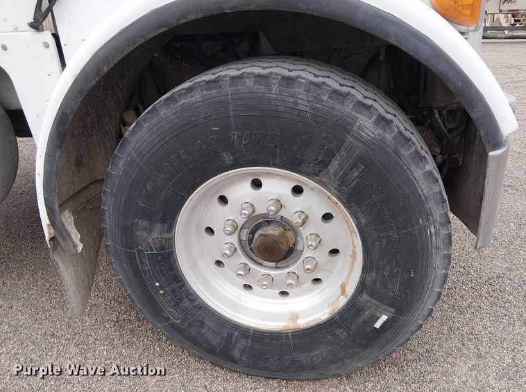 image for item EC1186 1997 Peterbilt 357 ready mix truck