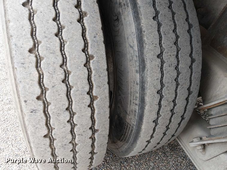 image for item EC1186 1997 Peterbilt 357 ready mix truck