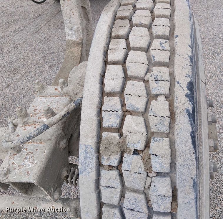 image for item EC1186 1997 Peterbilt 357 ready mix truck