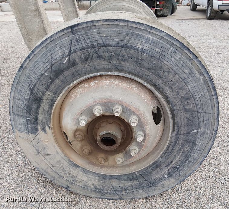 image for item EC1186 1997 Peterbilt 357 ready mix truck