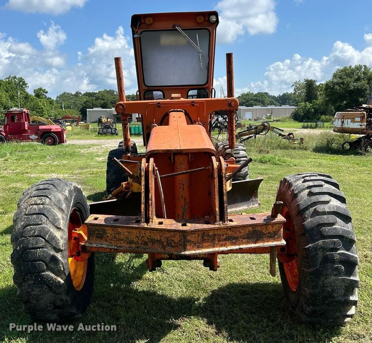 MOTOCONFORMADORA JOHN DEERE 570A 1983