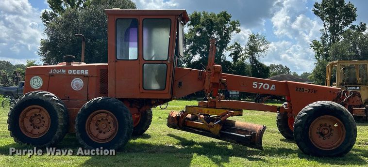MOTOCONFORMADORA JOHN DEERE 570A 1983