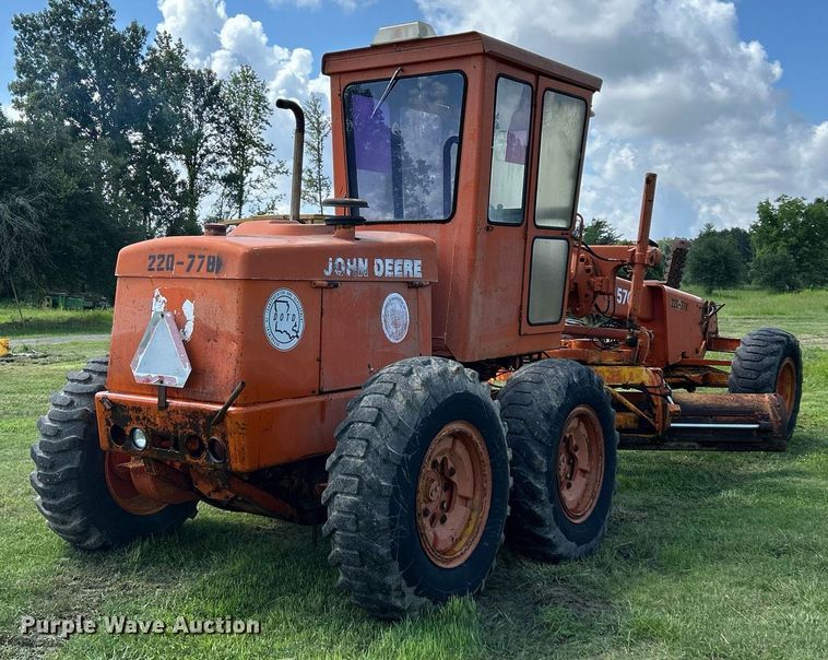MOTOCONFORMADORA JOHN DEERE 570A 1983
