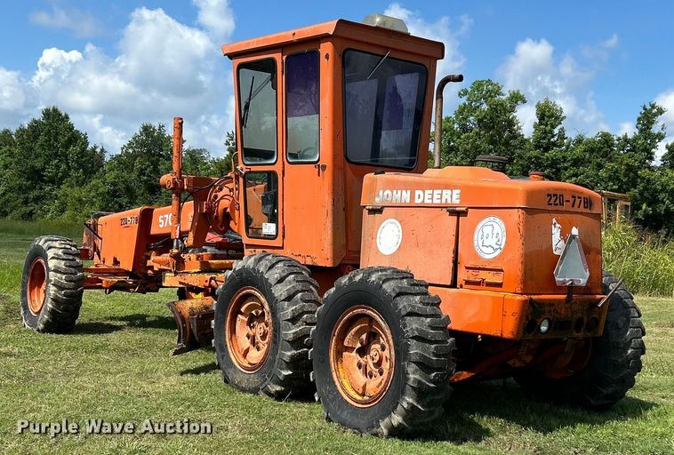 image for item EC1403 1983 John Deere 570A motor grader