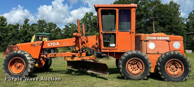 image for item EC1403 1983 John Deere 570A motor grader