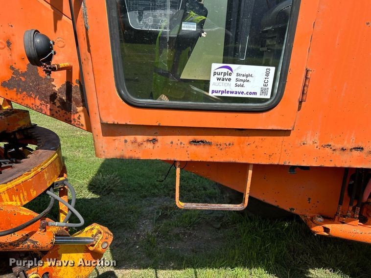 image for item EC1403 1983 John Deere 570A motor grader