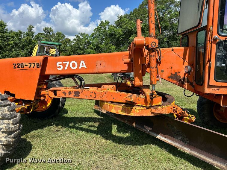 image for item EC1403 1983 John Deere 570A motor grader