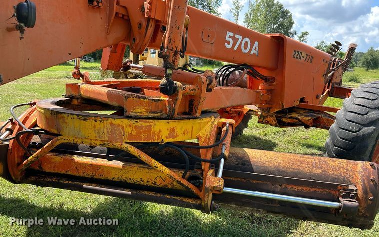 image for item EC1403 1983 John Deere 570A motor grader