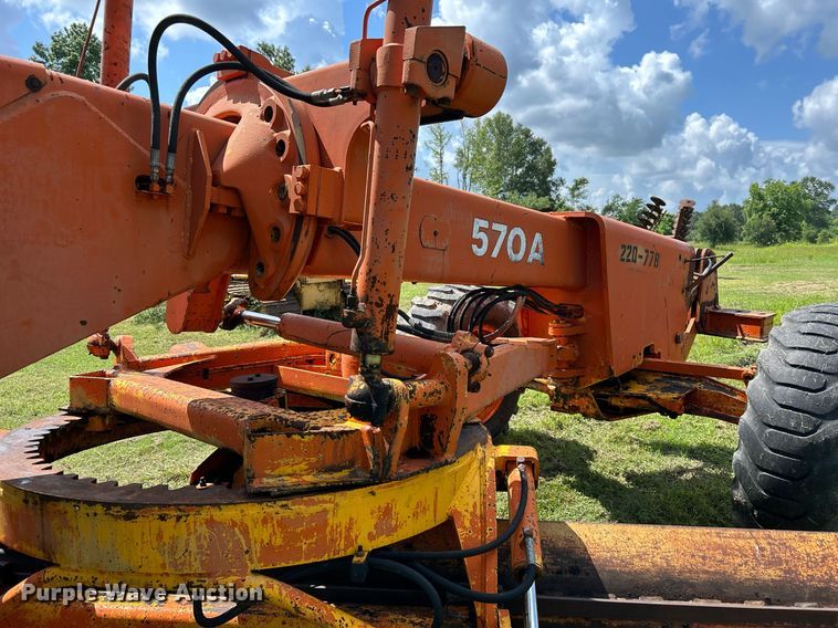 image for item EC1403 1983 John Deere 570A motor grader