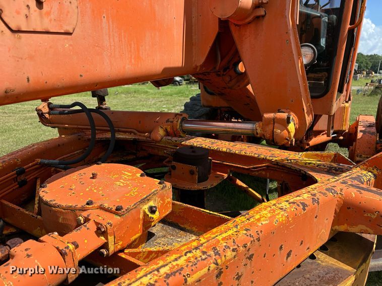 image for item EC1403 1983 John Deere 570A motor grader