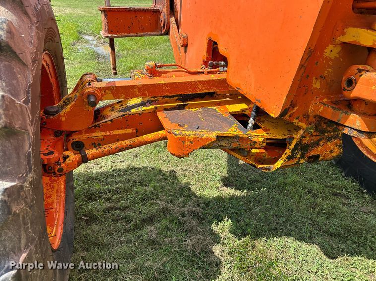 image for item EC1403 1983 John Deere 570A motor grader