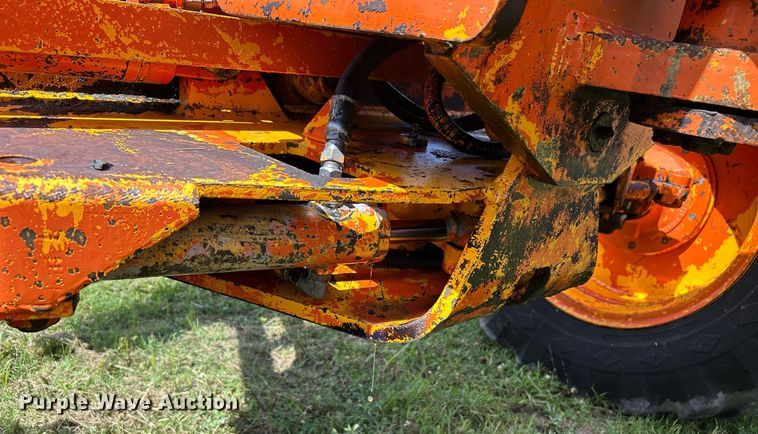 image for item EC1403 1983 John Deere 570A motor grader