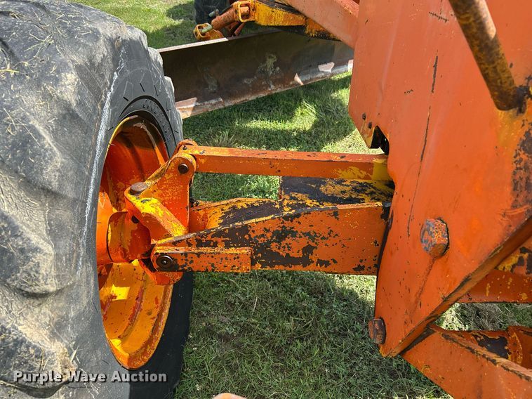 image for item EC1403 1983 John Deere 570A motor grader