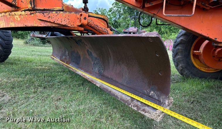 image for item EC1403 1983 John Deere 570A motor grader