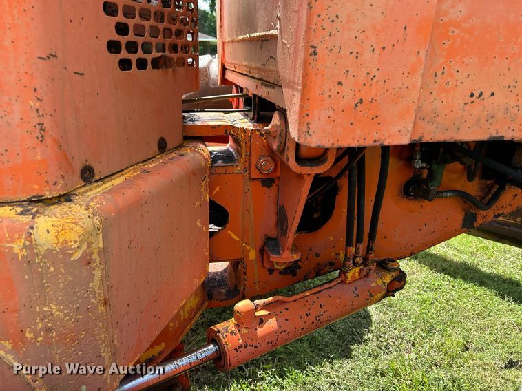 image for item EC1403 1983 John Deere 570A motor grader