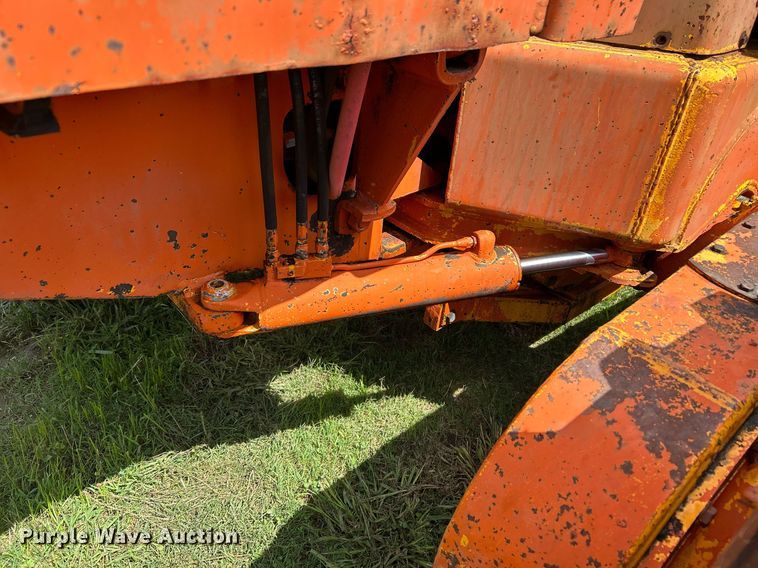 image for item EC1403 1983 John Deere 570A motor grader