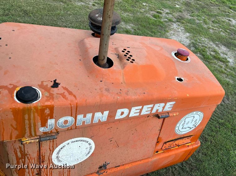 image for item EC1403 1983 John Deere 570A motor grader