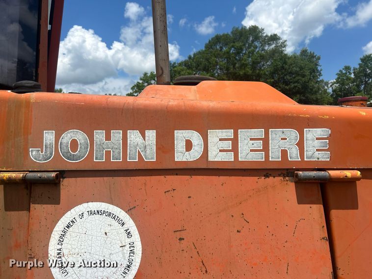 image for item EC1403 1983 John Deere 570A motor grader