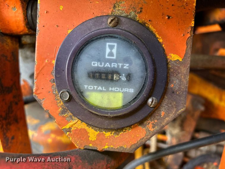 image for item EC1403 1983 John Deere 570A motor grader