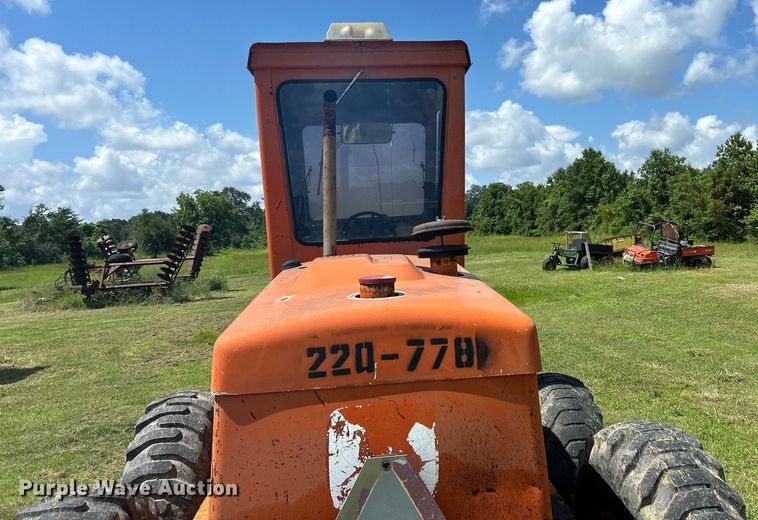 image for item EC1403 1983 John Deere 570A motor grader