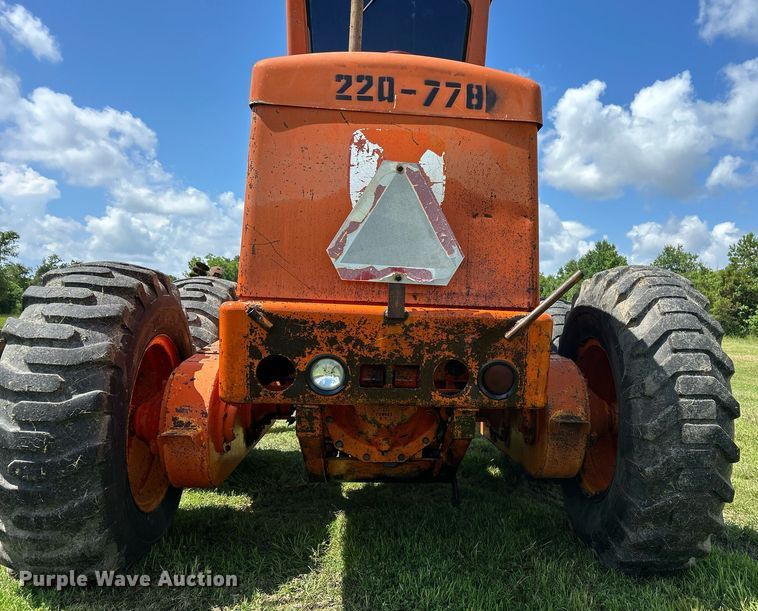 image for item EC1403 1983 John Deere 570A motor grader