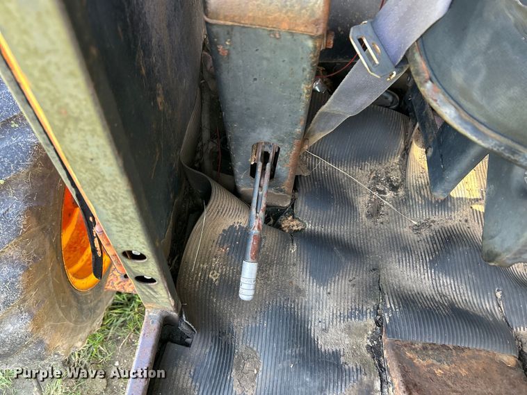 image for item EC1403 1983 John Deere 570A motor grader