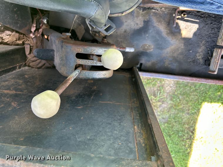 image for item EC1403 1983 John Deere 570A motor grader