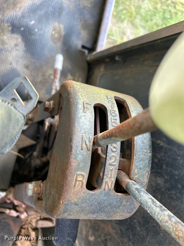 image for item EC1403 1983 John Deere 570A motor grader