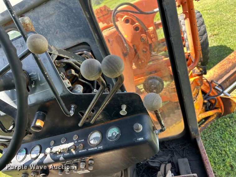 image for item EC1403 1983 John Deere 570A motor grader