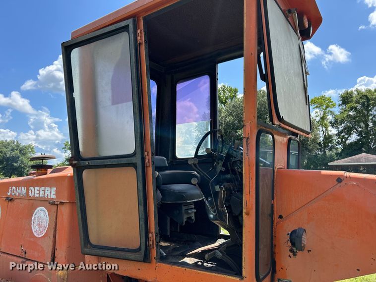 image for item EC1403 1983 John Deere 570A motor grader