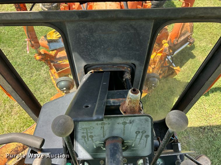 image for item EC1403 1983 John Deere 570A motor grader