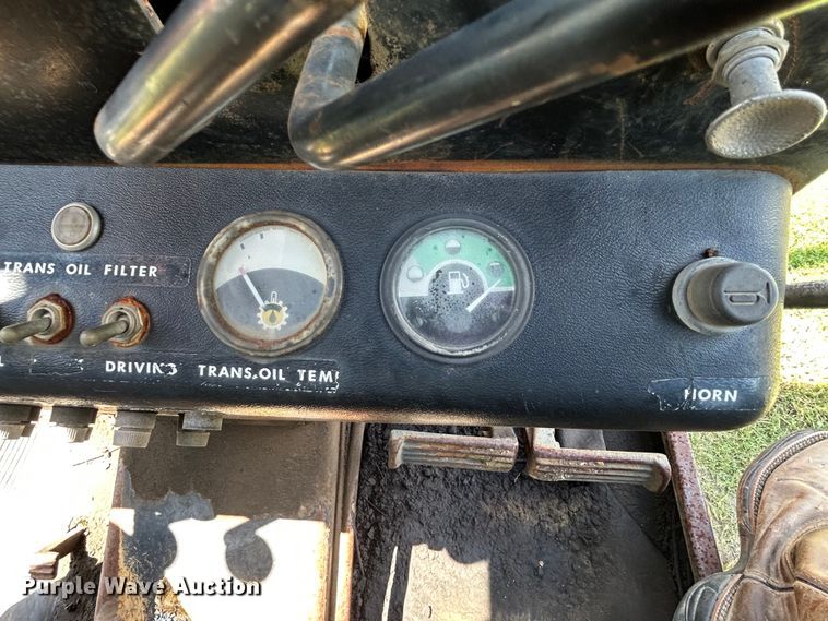 image for item EC1403 1983 John Deere 570A motor grader