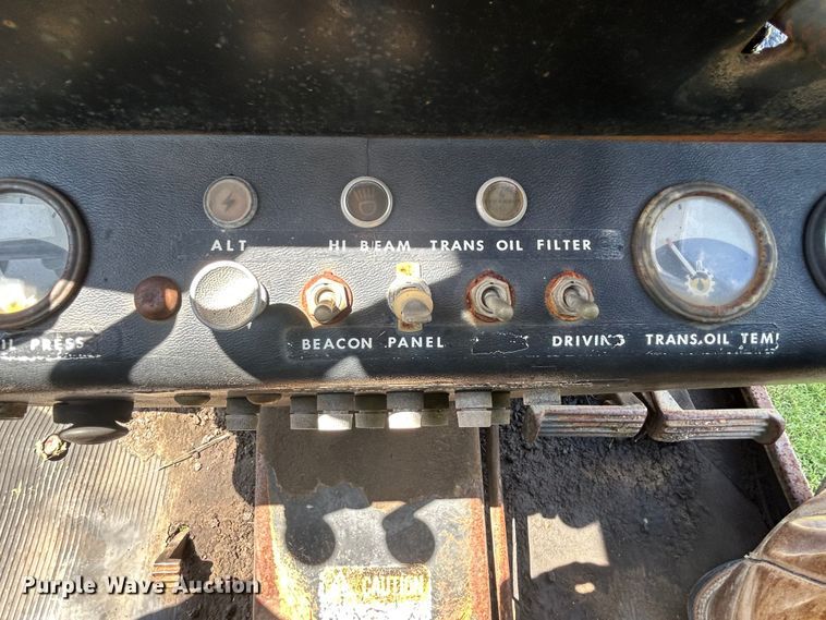 image for item EC1403 1983 John Deere 570A motor grader