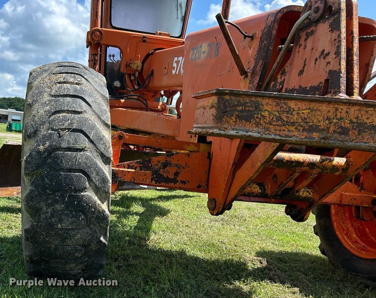 image for item EC1403 1983 John Deere 570A motor grader
