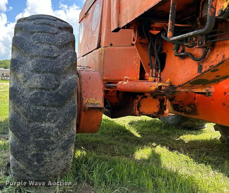 image for item EC1403 1983 John Deere 570A motor grader