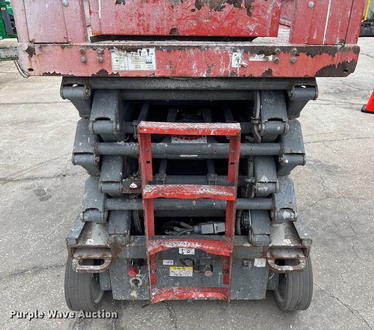 image for item EC3773 2017 SkyJack SJIII 4740 scissor lift