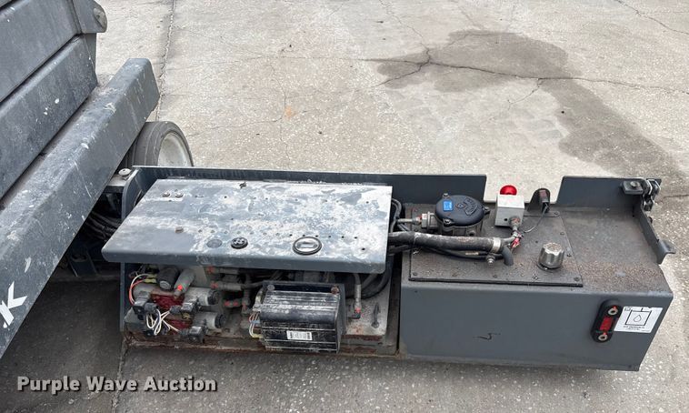 image for item EC3773 2017 SkyJack SJIII 4740 scissor lift