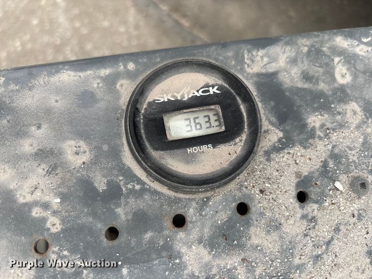 image for item EC3773 2017 SkyJack SJIII 4740 scissor lift