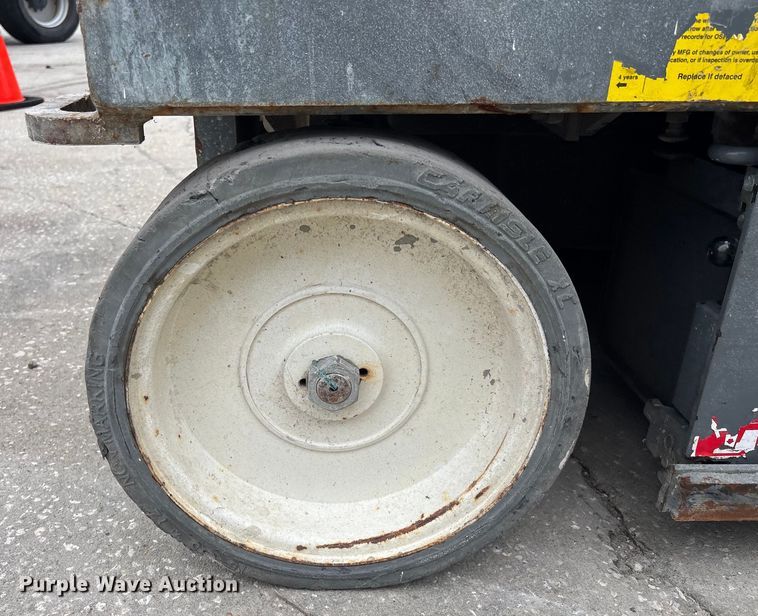 image for item EC3773 2017 SkyJack SJIII 4740 scissor lift