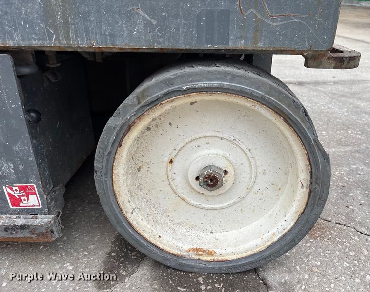 image for item EC3773 2017 SkyJack SJIII 4740 scissor lift