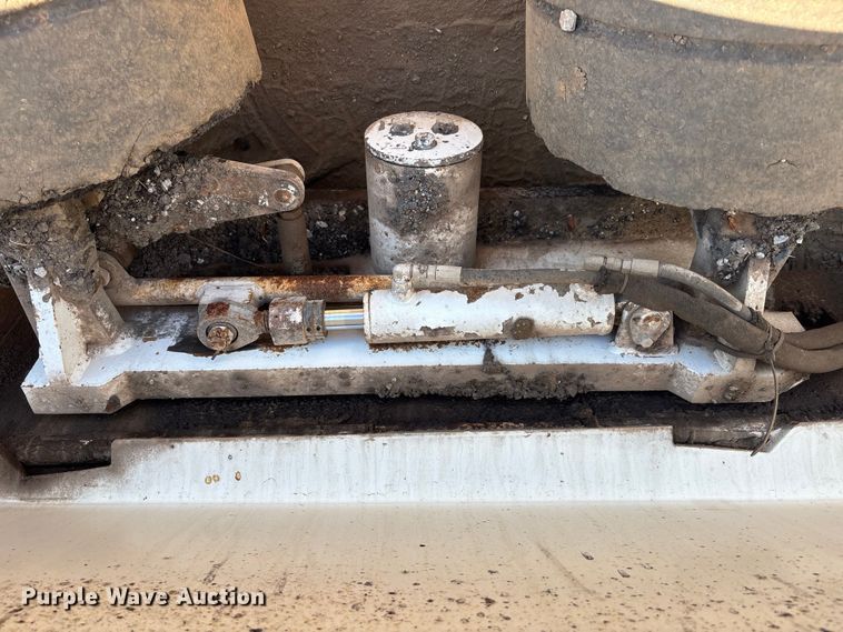 image for item EC3780 2011 Roadtec RP-190 paver