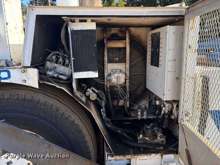 image for item EC3780 2011 Roadtec RP-190 paver