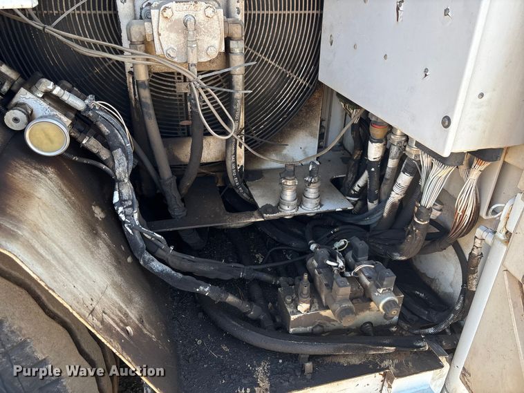 image for item EC3780 2011 Roadtec RP-190 paver