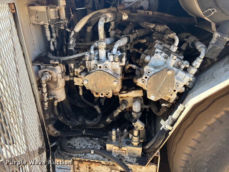 image for item EC3780 2011 Roadtec RP-190 paver